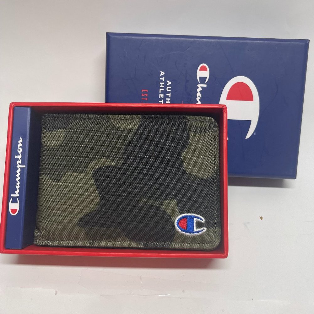 Champion Bifold Wallet Medium GREEN CAMO CM9-0032BB-310 new in box